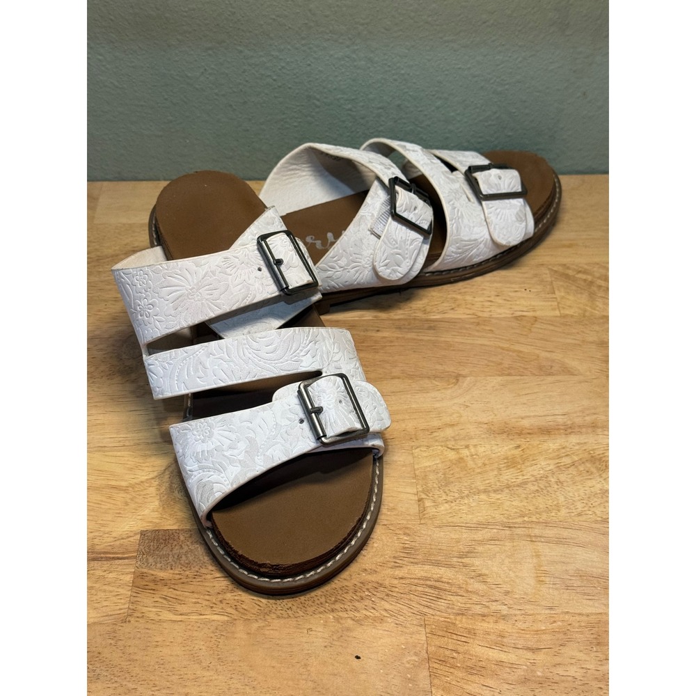 Very G Women White Floral Embossed Triple Strap Slide Sandals Size 7 - Picture 2 of 8